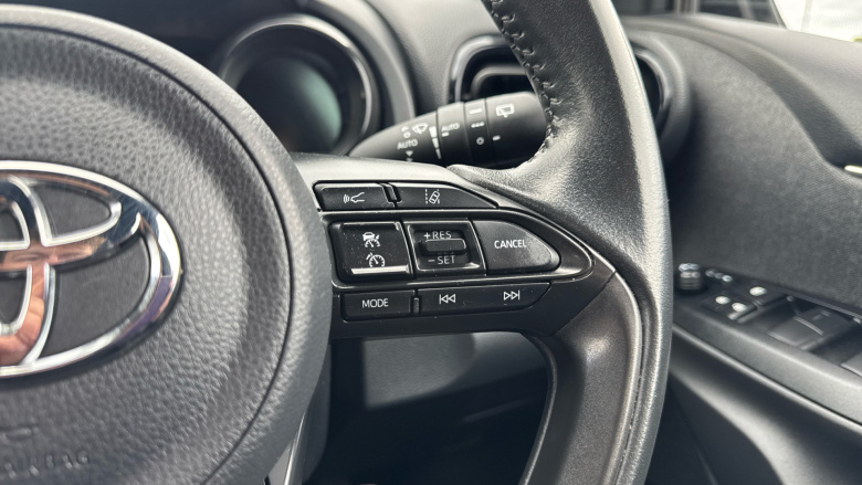 Toyota Yaris 1.5 Hybrid Dynamic 5dr CVT Hybrid Hatchback